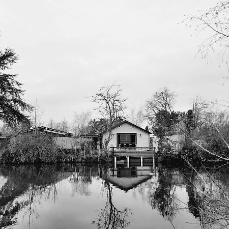 Rustig Gelegen Chalet Kapeki Met Tuin Aan Het Water Geel Dış mekan fotoğraf