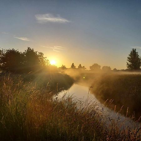 Rustig Gelegen Chalet Kapeki Met Tuin Aan Het Water Geel Dış mekan fotoğraf